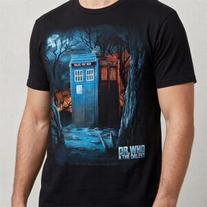 Dr Who And The Daleks T-Shirt Medium Police call Box Black Graphic Sci-Fi Tee